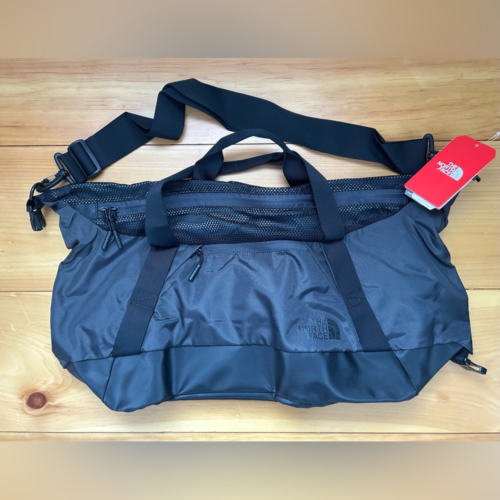 NWT The North Face Apex Gym Duffel Bag Black 31.5L New with Original Hangtag!